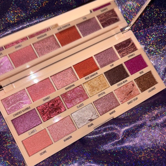 Revolution Eyeshadow Palette - Picture 6 of 9